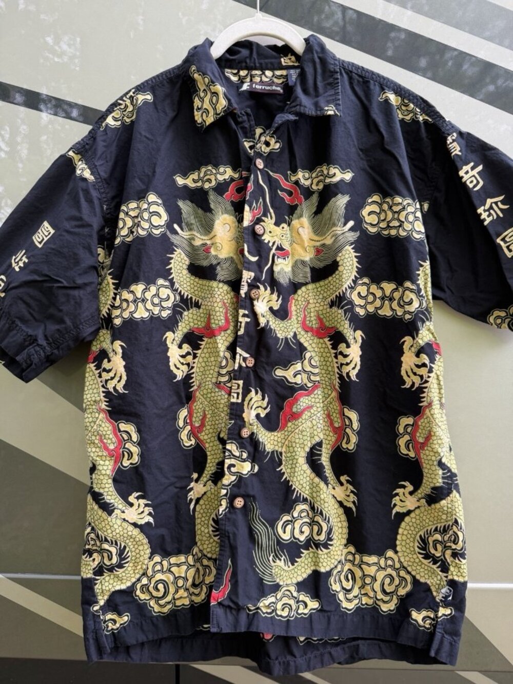 Vintage 90s Ferruche black Asian dragon SS grunge goth camp shirt M oversized